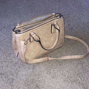 This is a tan colored purse. It can be a shoulder bag or you can carry it.